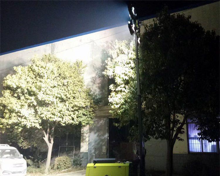 奔馬移動(dòng)照明車(chē)保障客戶(hù)夜間施工